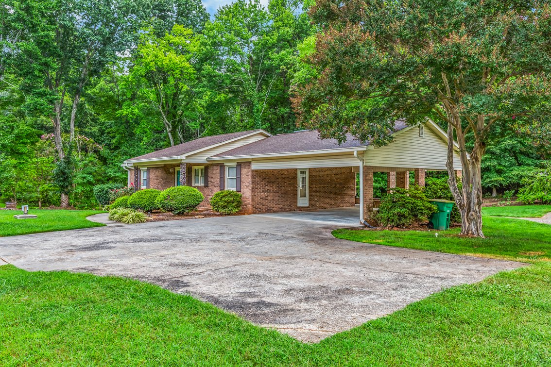 Lewisville Living – Brick Ranch on 0.5± Acre