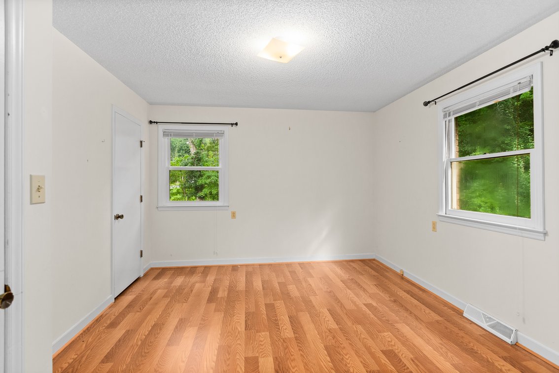 Lewisville Living – Brick Ranch on 0.5± Acre