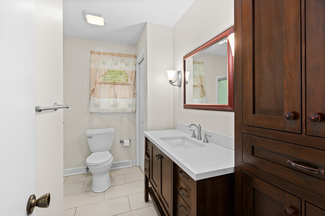Lewisville Living – Brick Ranch on 0.5± Acre