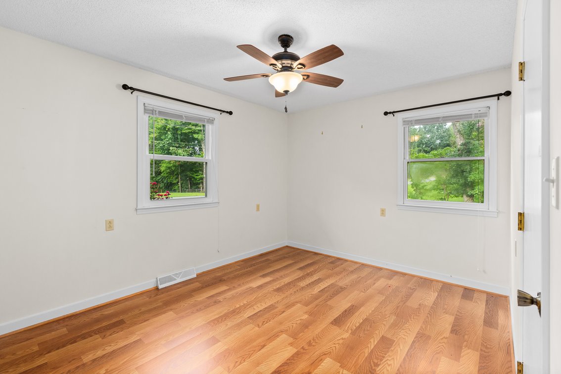 Lewisville Living – Brick Ranch on 0.5± Acre