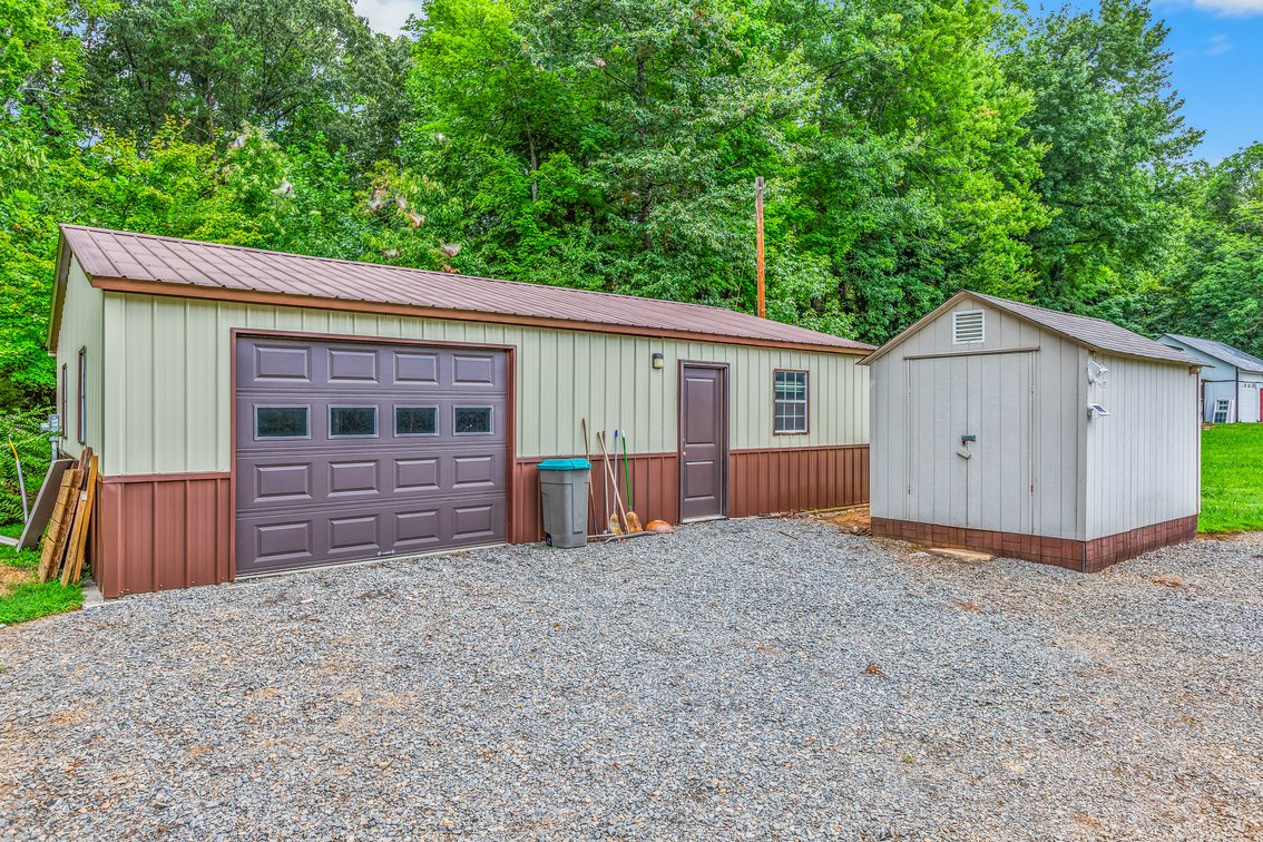Lewisville Living – Brick Ranch on 0.5± Acre