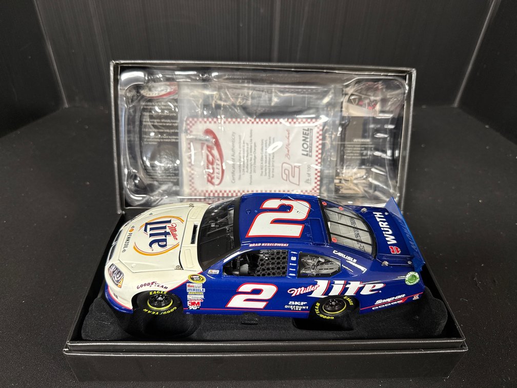 Lionel 1:24 Brad Keselowski #2 2012 Dodge Charger Die-Cast