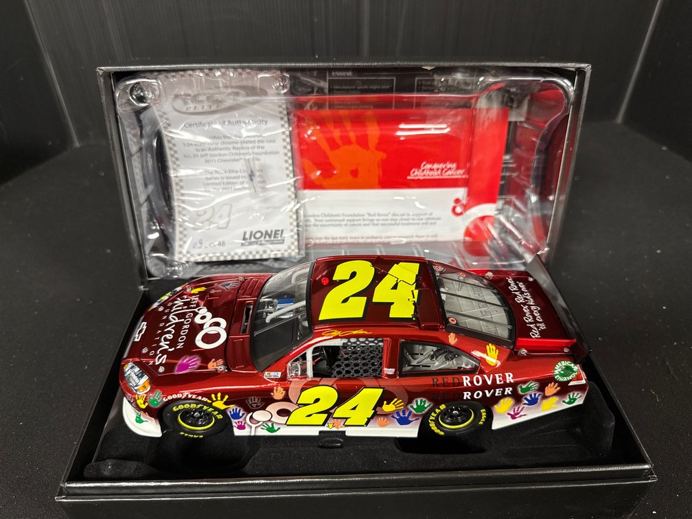 1:24 RCCA Elite Jeff Gordon #24 Red Rover Die-Cast