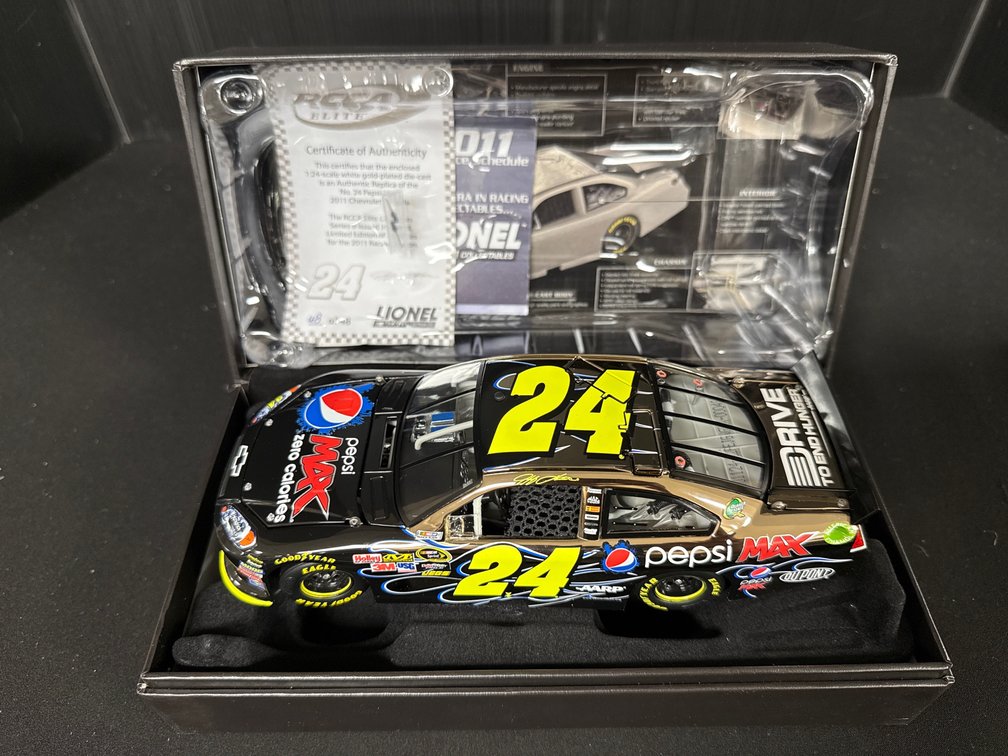 RCCA Elite 2011 Jeff Gordon #24 1:24 Die-Cast