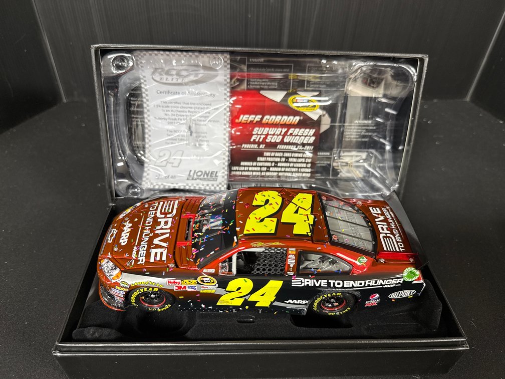 Jeff Gordon #24 RCCA Elite 1:24 Raced Version Impala