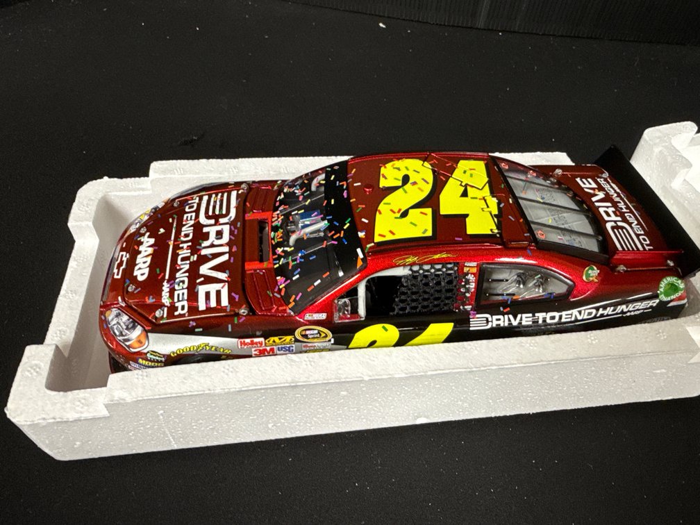 Jeff Gordon #24 1:24 RCCA Elite Die-Cast Car