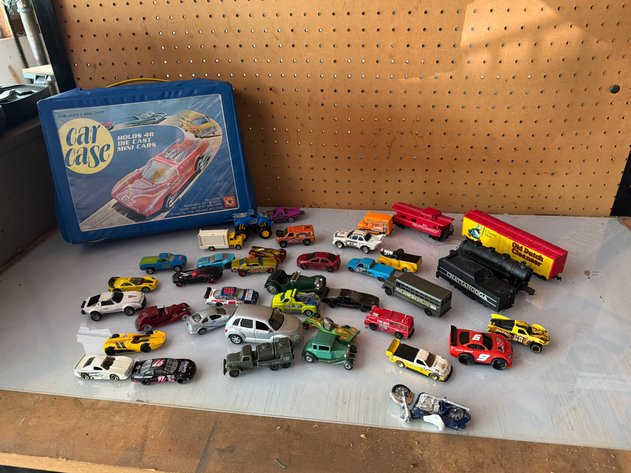 Image for Carrying Case and Die-Cast Vehicles