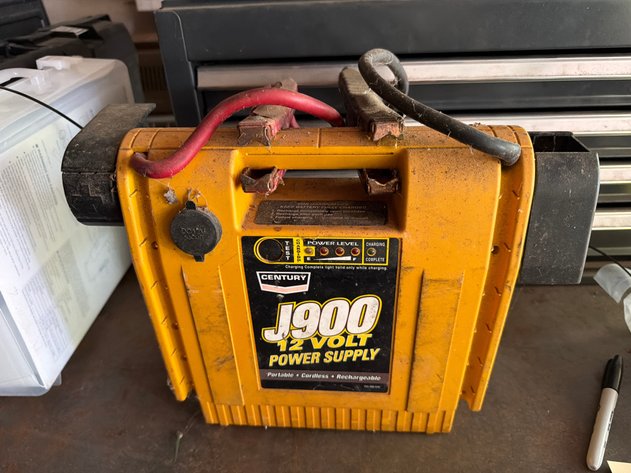 Image for Century J900 12V Portable Power Supply