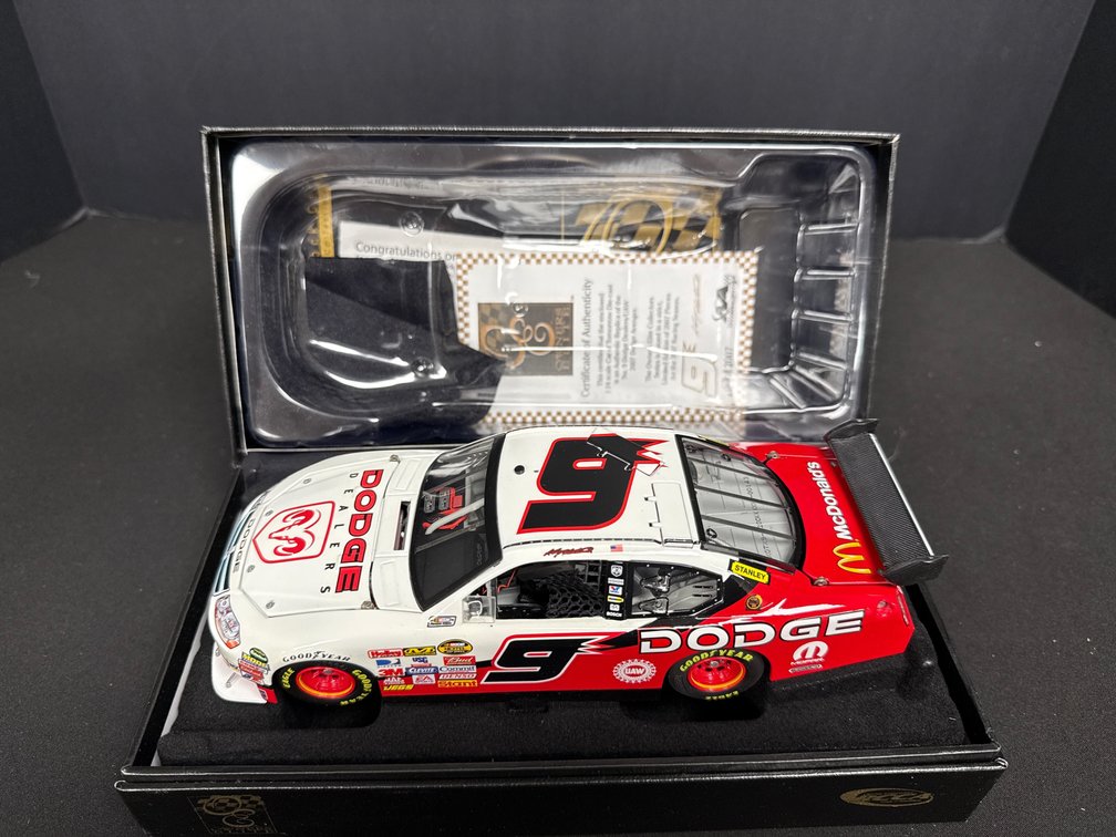 Kasey Kahne #9 Dodge Avenger 1:24 Owners Elite Diecast