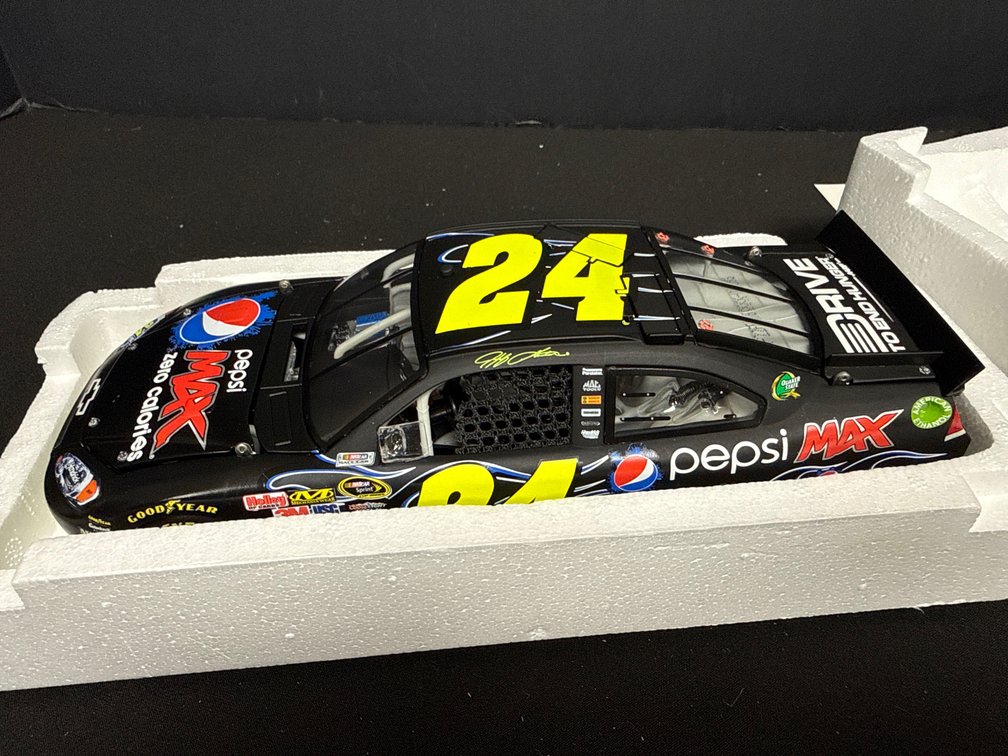 Lionel RCCA Elite Jeff Gordon #24 Pepsi Max 2011 Impala Die-Cast 1:24