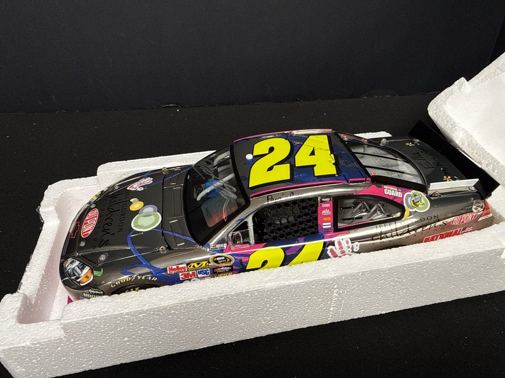 Autographed Jeff Gordon 1:24 Scale #24 Diecast Model