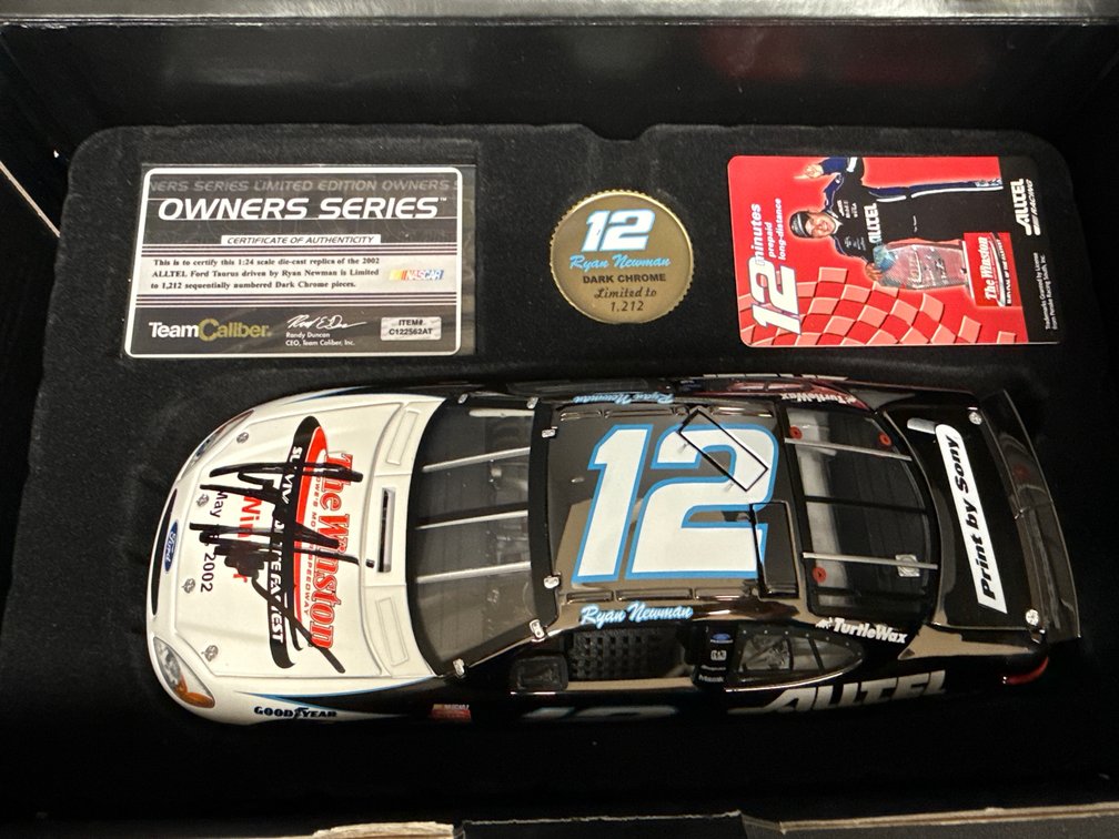 Autographed Team Caliber 1:24 Die-Cast Car