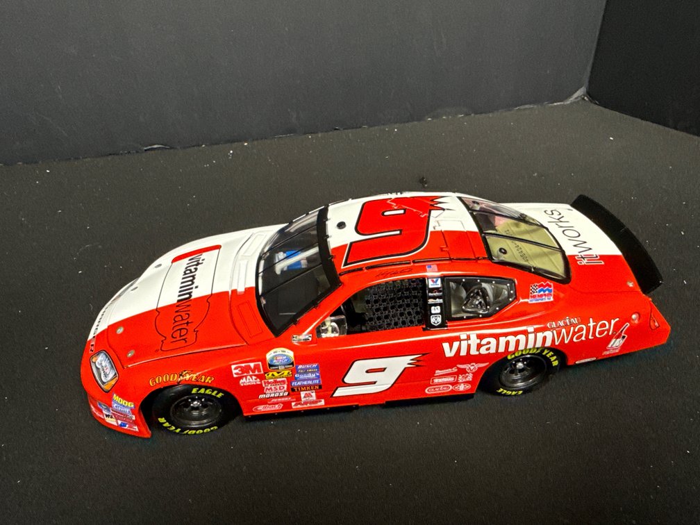 Kasey Kahne #9 Vitamin Water Diecast Charger