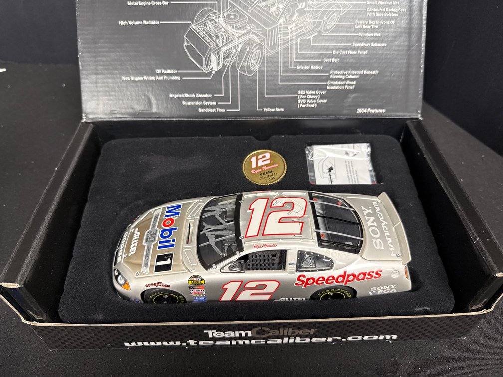 Team Caliber 1:24 Ryan Newman Autographed #12 Dodge Die-Cast