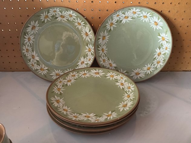 Image for Taylor Smith & Taylor Co. Lazy Daisy Ceramic Plates