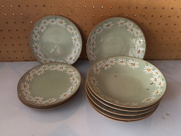 Image for Taylor Smith & Taylor Lazy Daisy Dinnerware