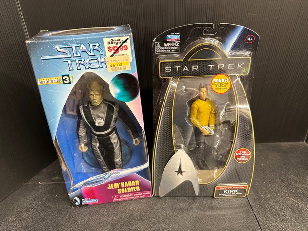 Image for Playmates Star Trek Kirk & Jem'Hadar Action Figures