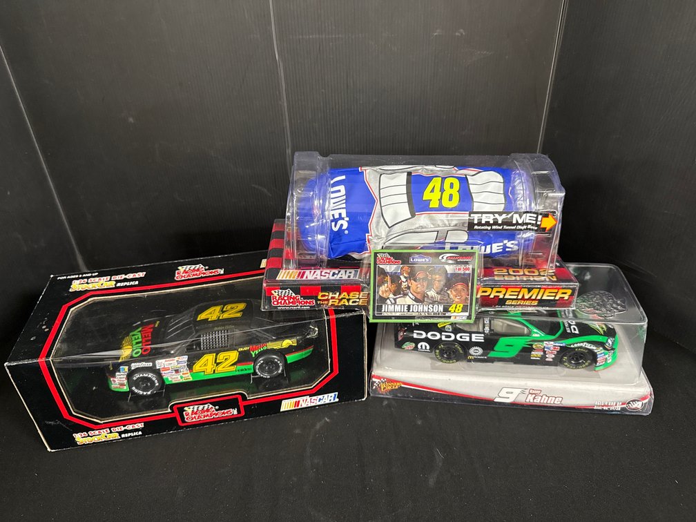 Racing Champions 1:24 #42 Mello Yello NASCAR Die-Cast Car