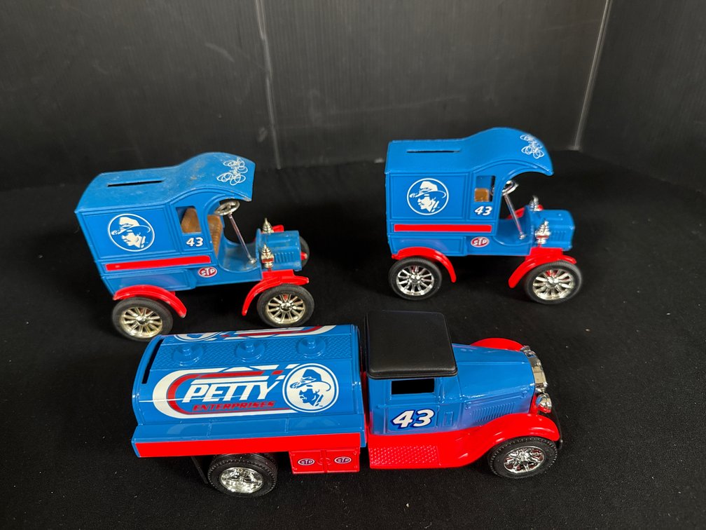 Richard Petty STP Die-Cast Coin Banks