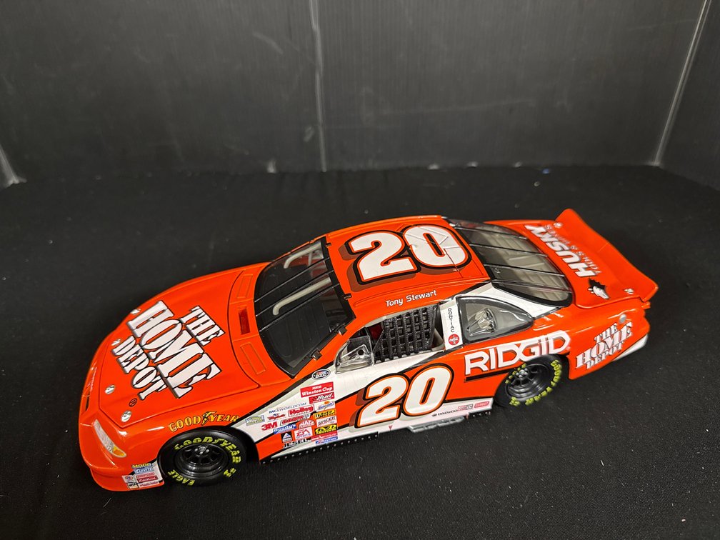 Action 1:18 Tony Stewart #20 Home Depot Pontiac