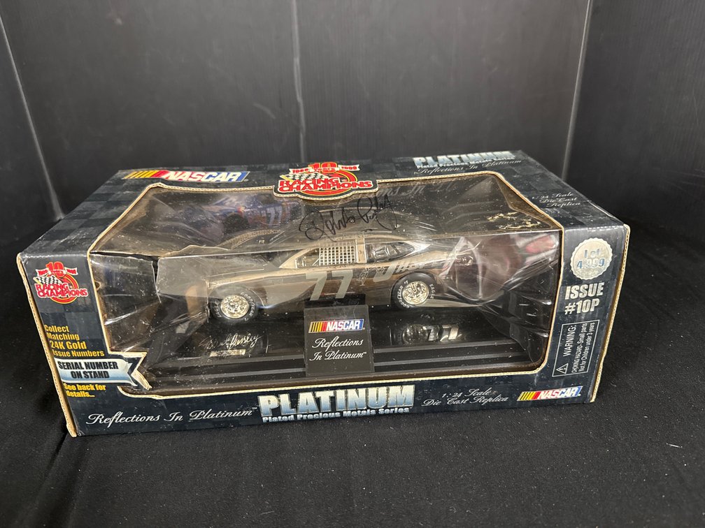 Autographed Racing Champions 1:24 #77 Robert Pressley Die-Cast