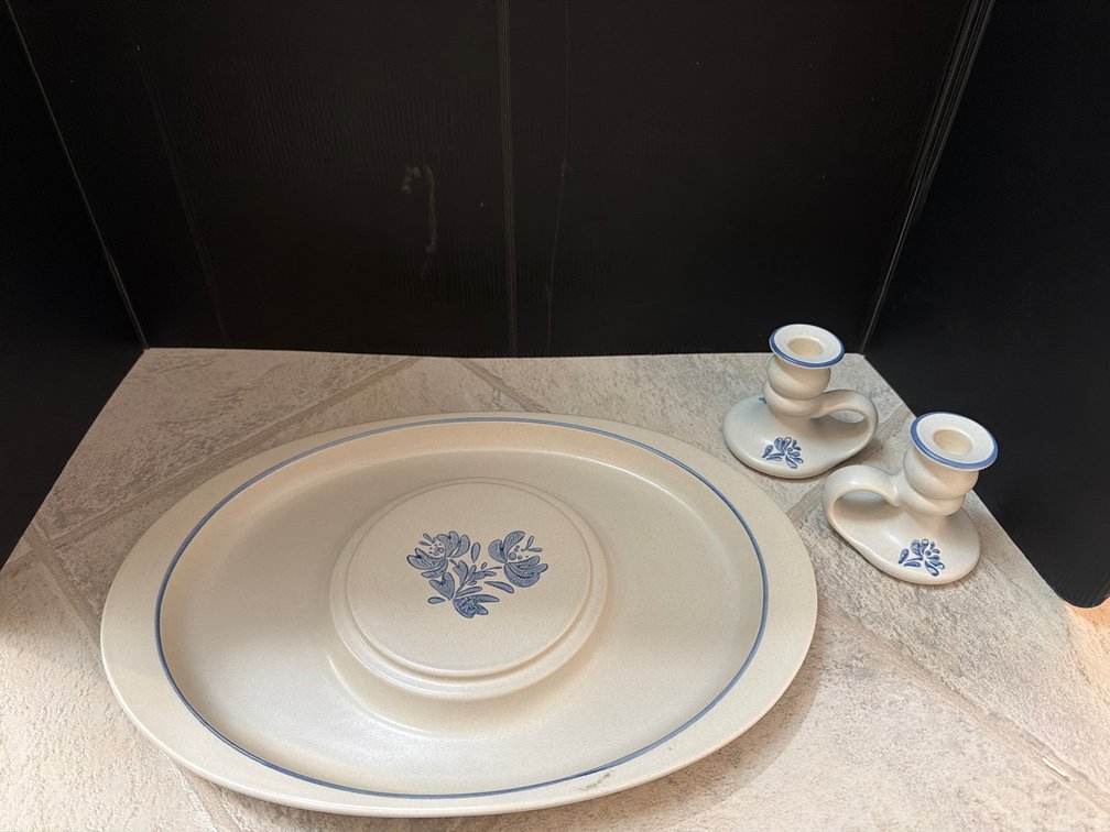 Pfaltzgraff Yorktowne Stoneware Set