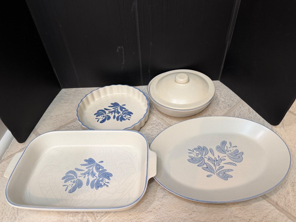 Pfaltzgraff Yorktowne Stoneware Bakeware & Serving Dishes