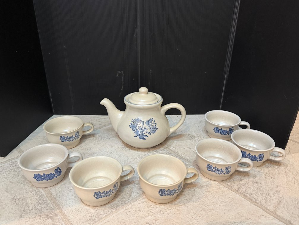 Pfaltzgraff Yorktowne Stoneware Tea Set