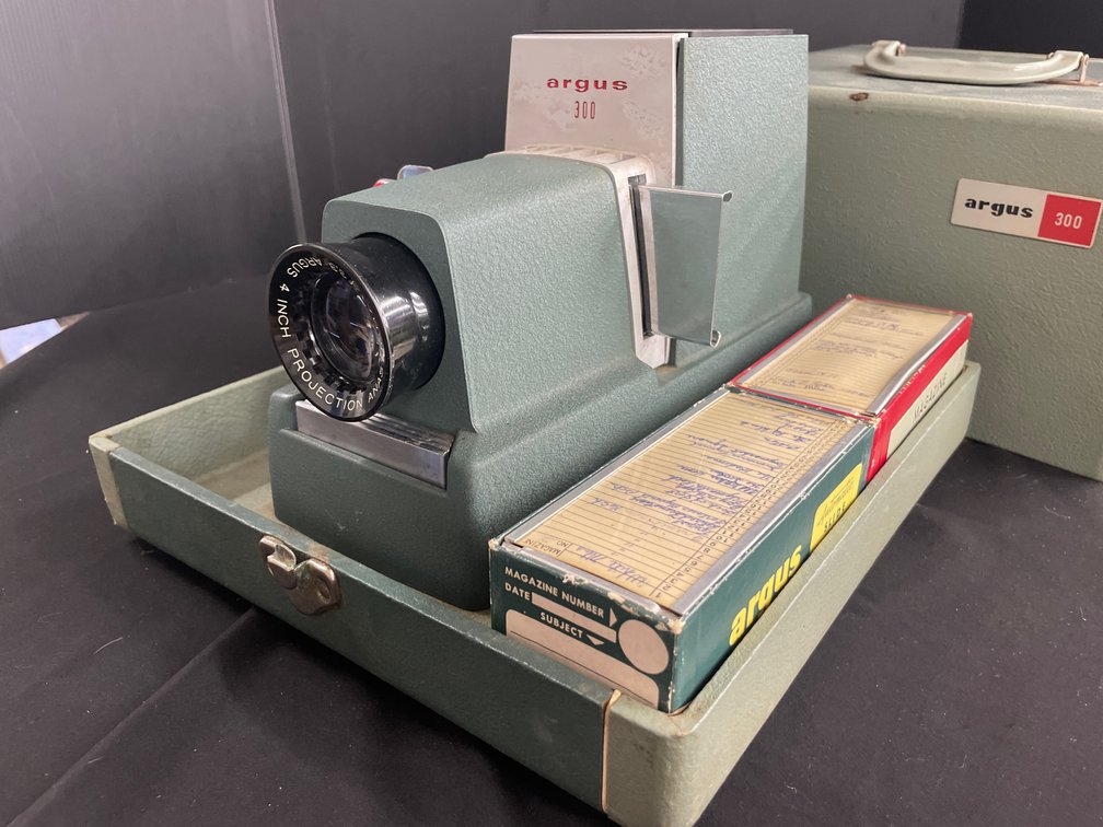 Argus 300 Model III 35mm Slide Projector with Case