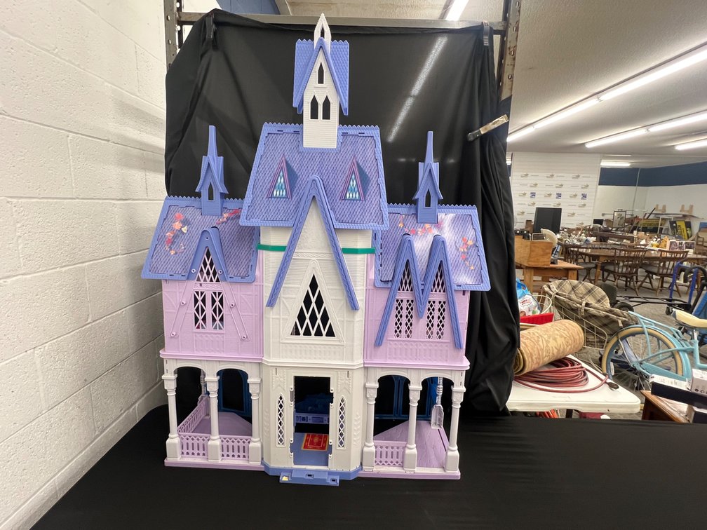 Frozen Doll House
