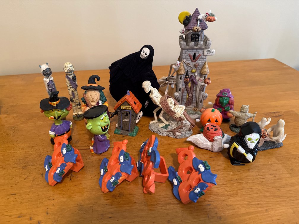 Halloween Miniatures and Lighted Village Accessories