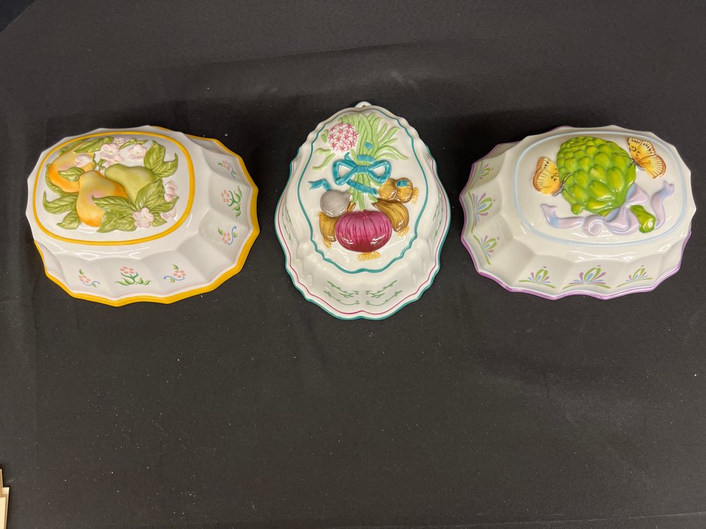 The Franklin Mint Le Cordon Bleu Ceramic Molds