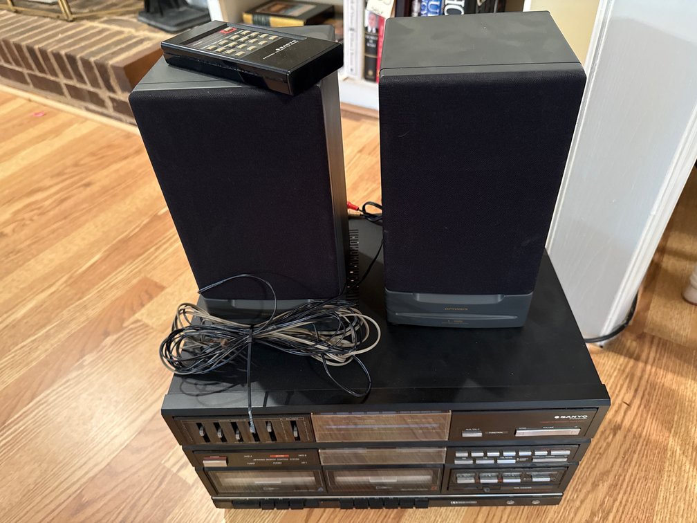 Sanyo System 580 Stereo Receiver & Optimus Speakers