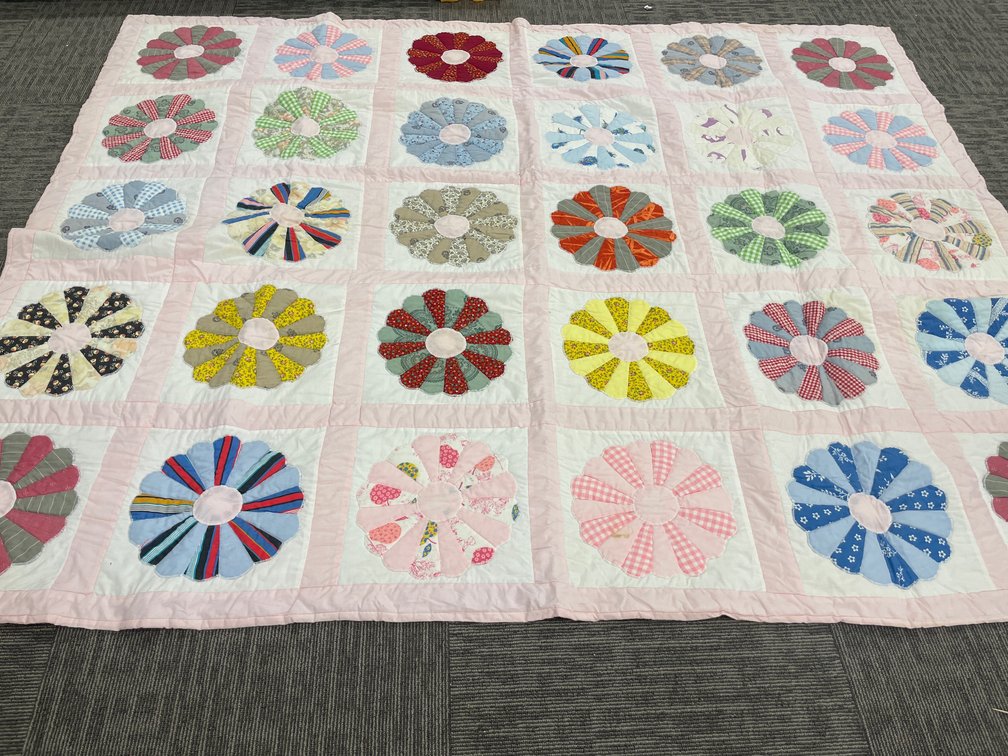 Handmade Dresden Plate Appliqué Quilt