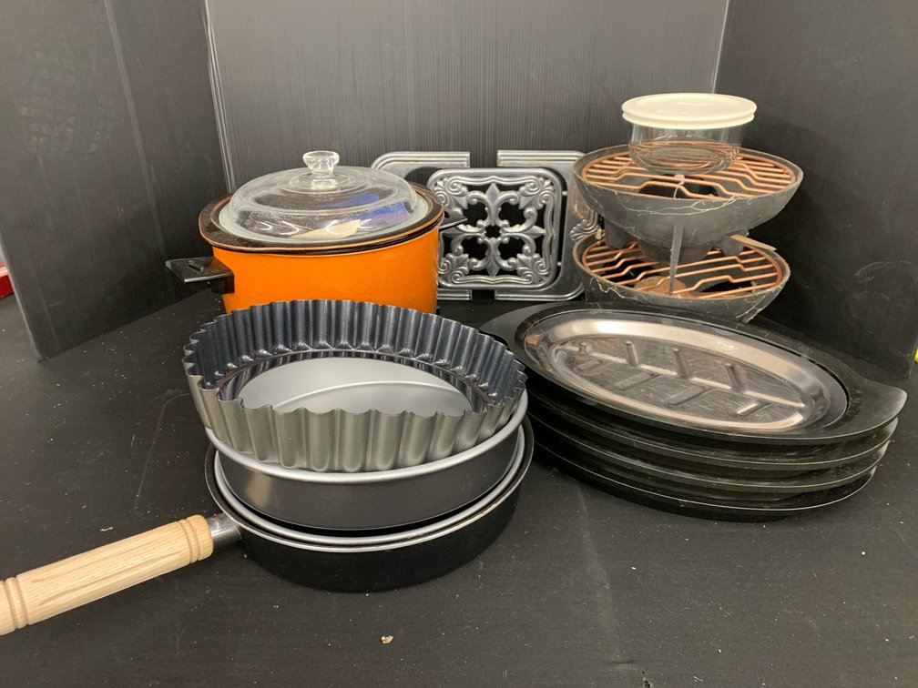 Slow Cooker & Assorted Cookware