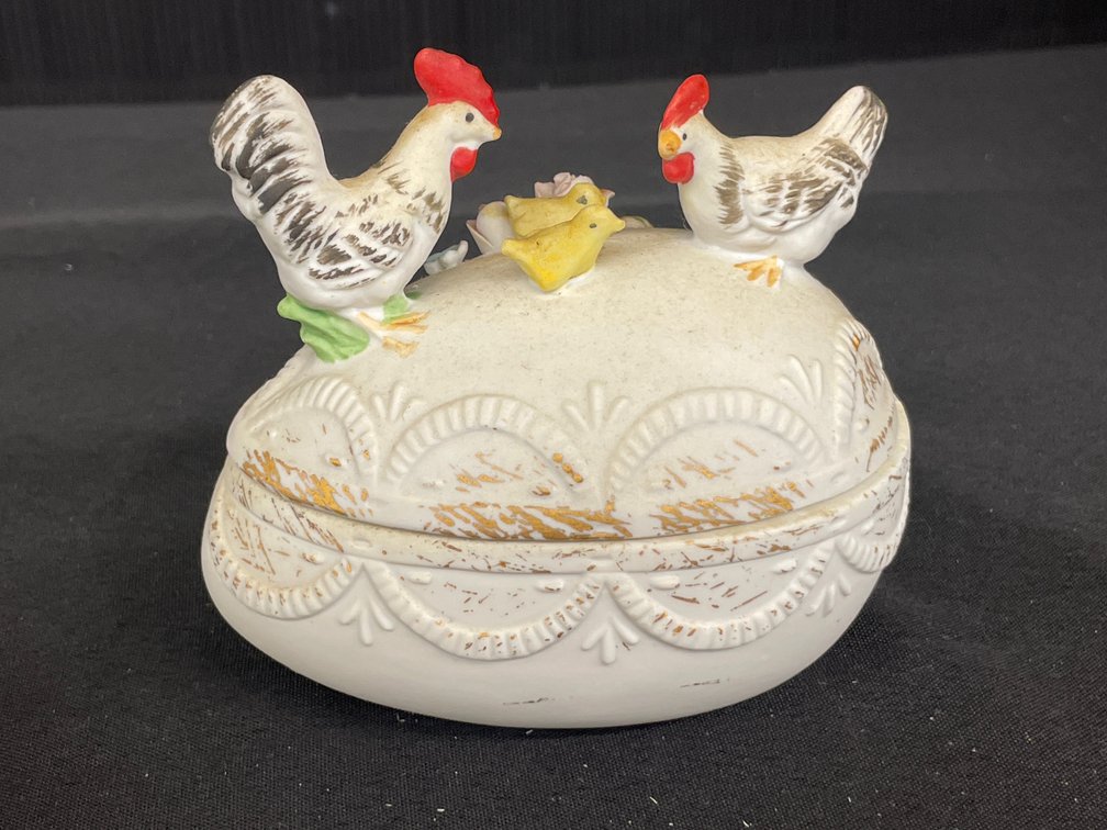 Figural Porcelain Poultry Lidded Trinket Box