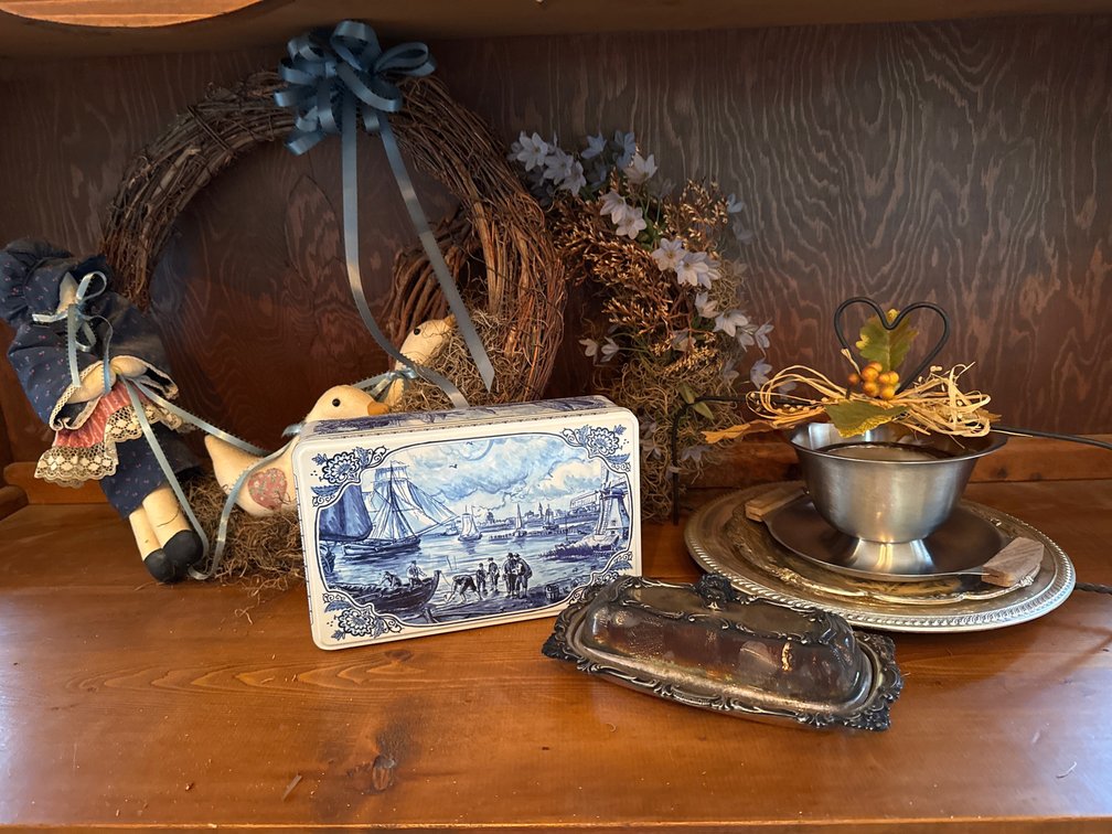 Silverplate Serveware, Decorative Tin & Wreath