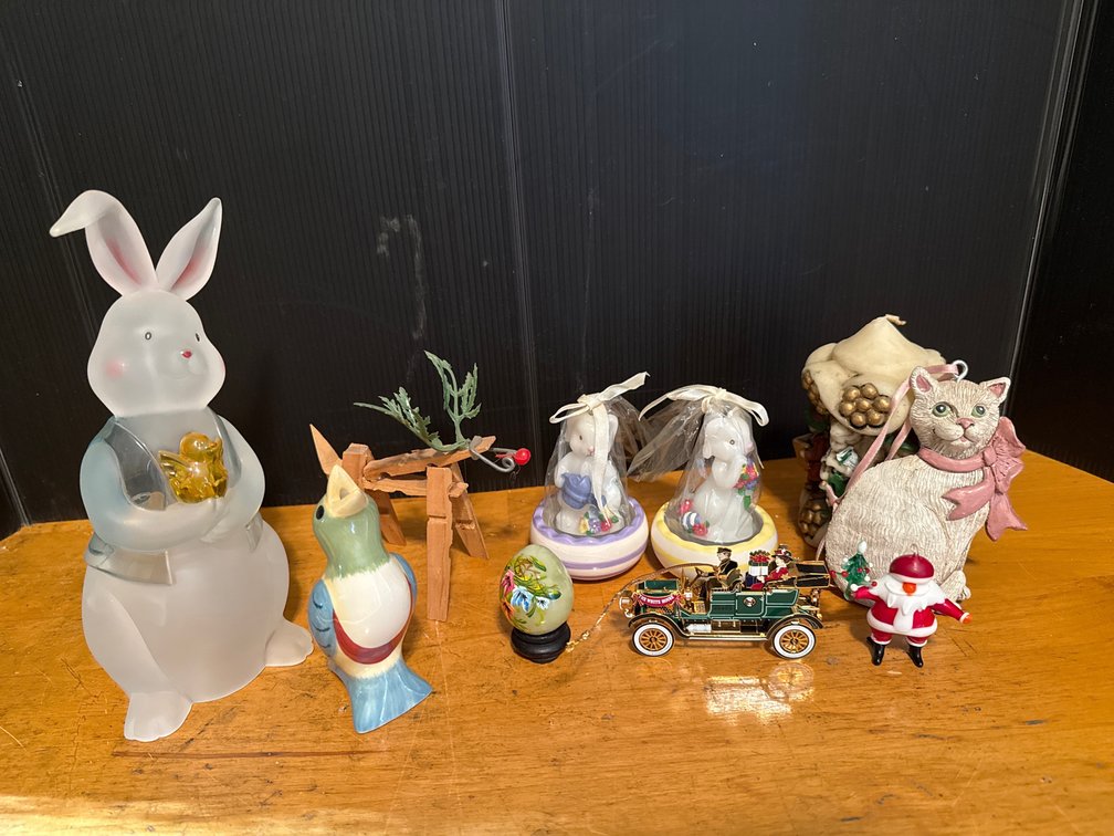 Decorative Ornaments and Figurines
