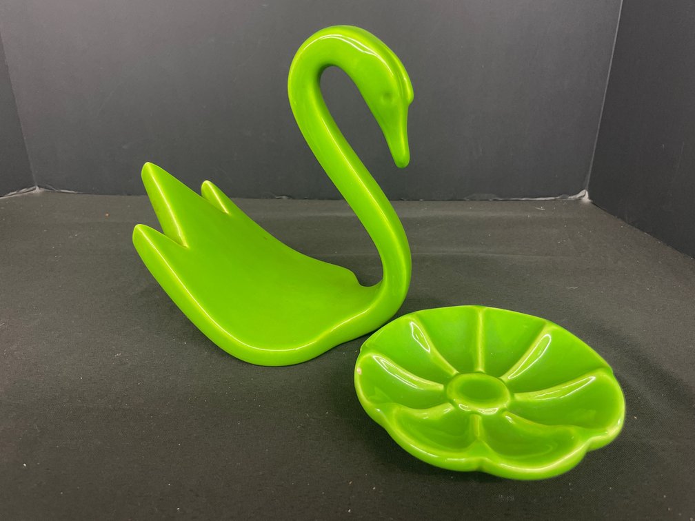 Vohann of California Ceramic Swan & Dish