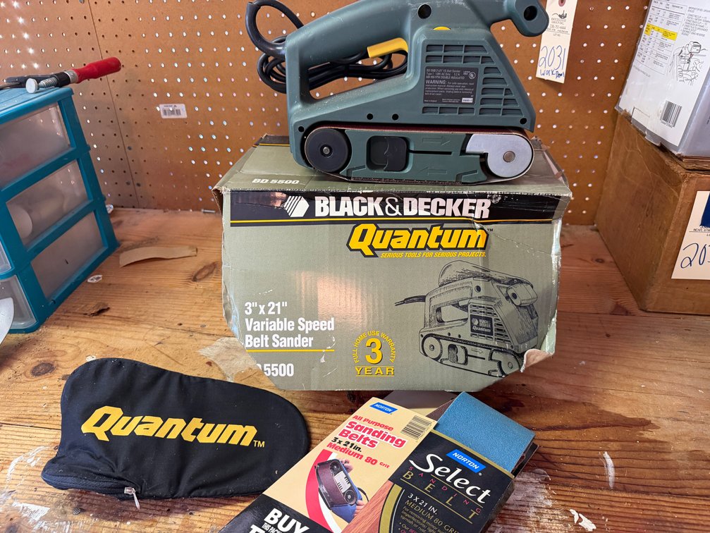 Black & Decker Quantum 3" x 21" Variable Speed Belt Sander BD 5500
