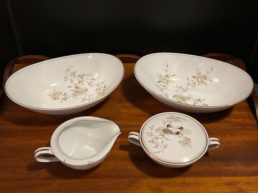 Noritake Ingrid Porcelain Dinnerware Set