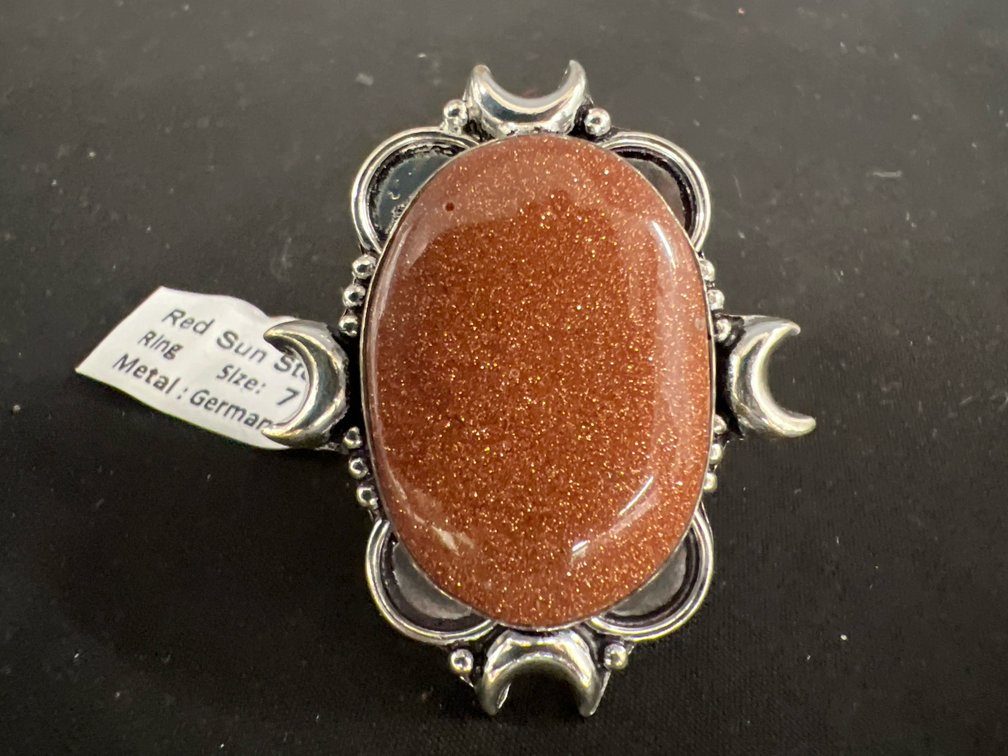 Red Sunstone Cabochon Crescent Moon Motif Ring
