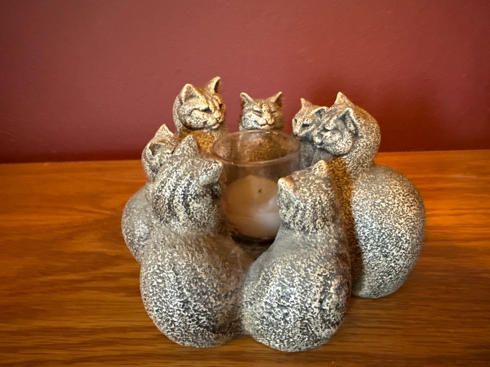 Windstone Editions Ring of Cats Votive Candle Holder