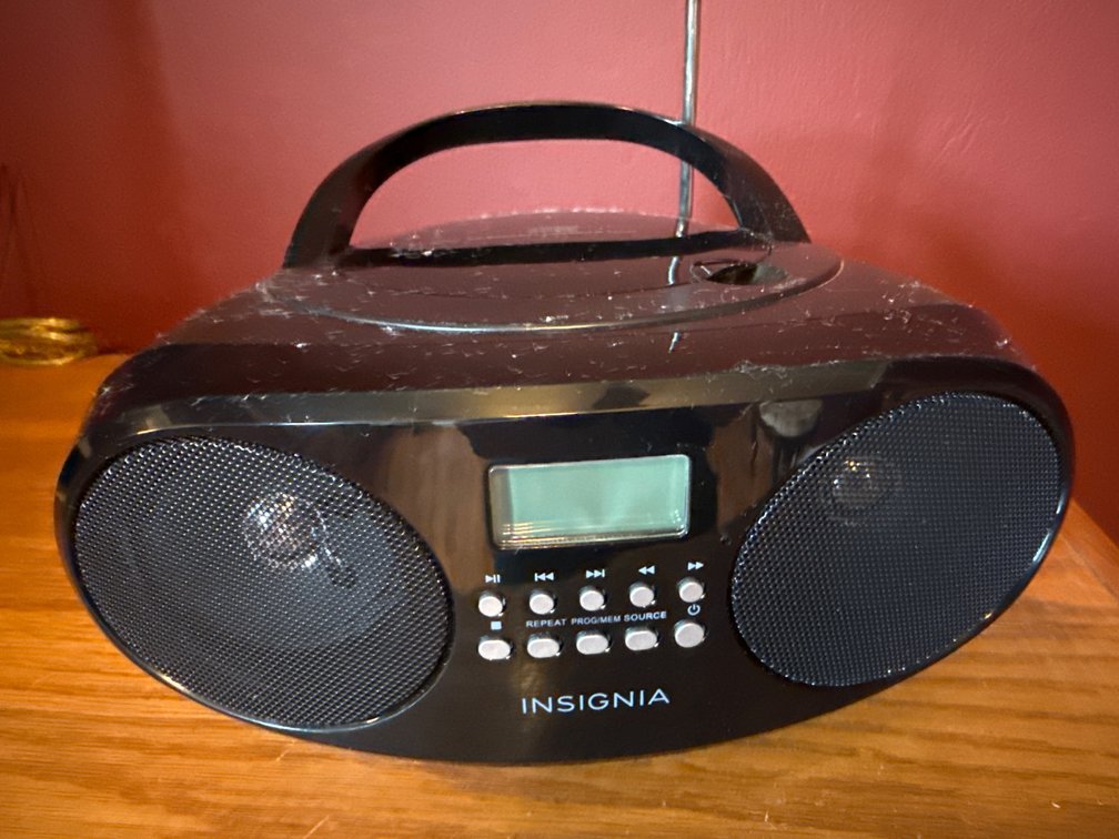 Insignia NS-B4111 CD Boombox with AM/FM Tuner