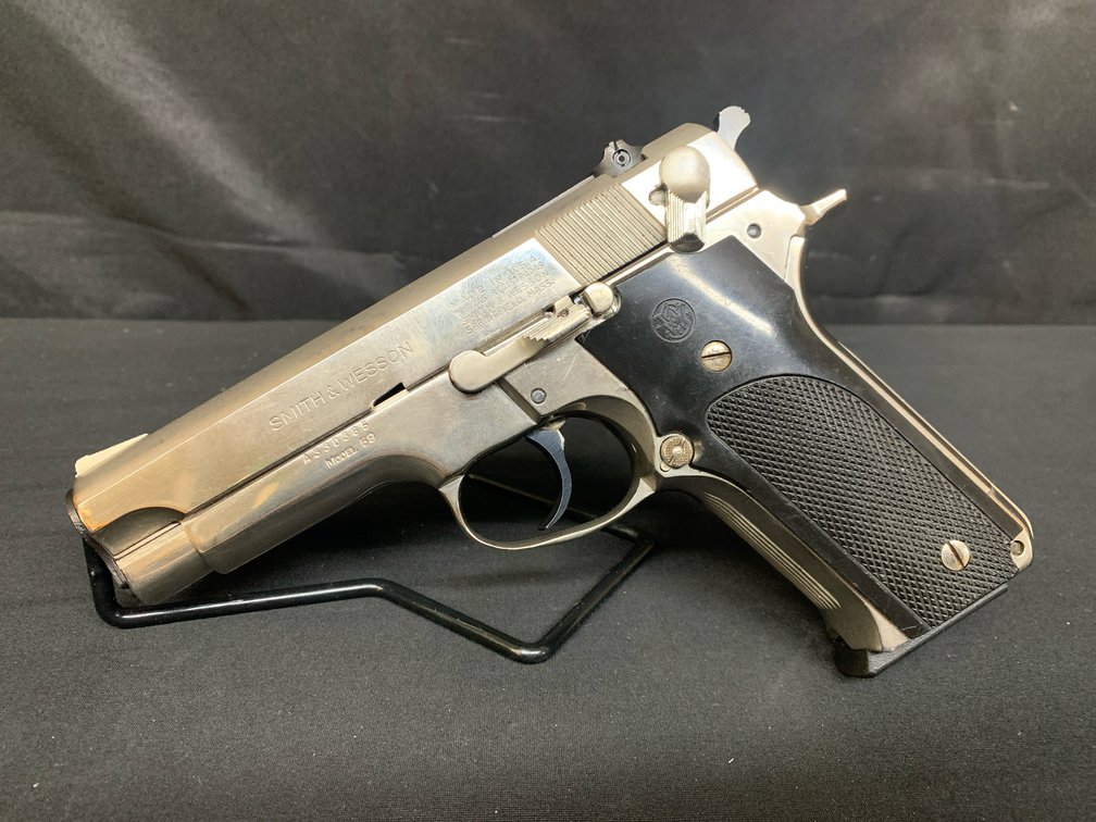 Smith & Wesson Model 59 Semi-Automatic Pistol