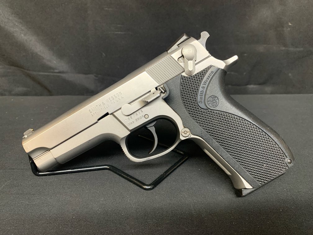 Smith & Wesson Mod 5906 Stainless Steel Semi-Automatic Pistol