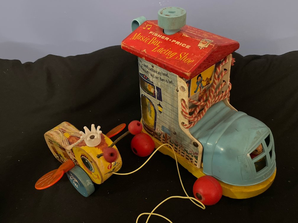 Music Box Lacing Shoe and Queen Buzzy Bee Pull Toys