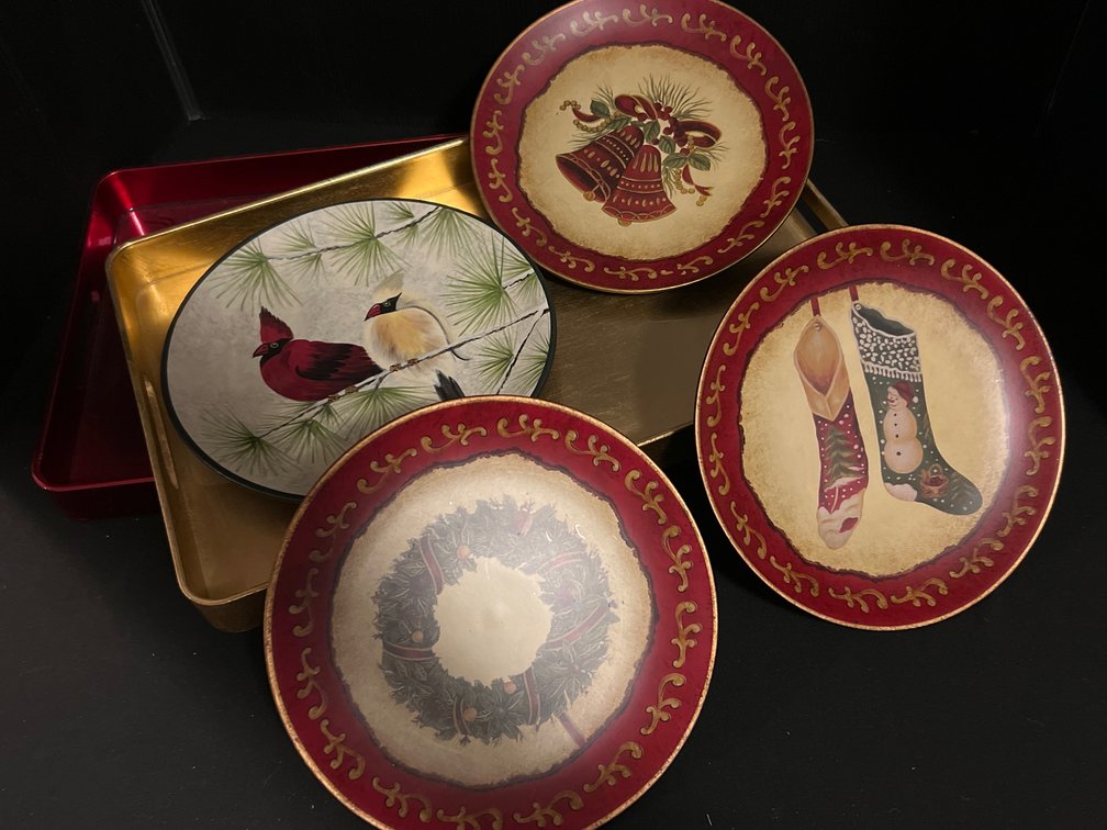 Holiday Decorative Plates & Serving Trays