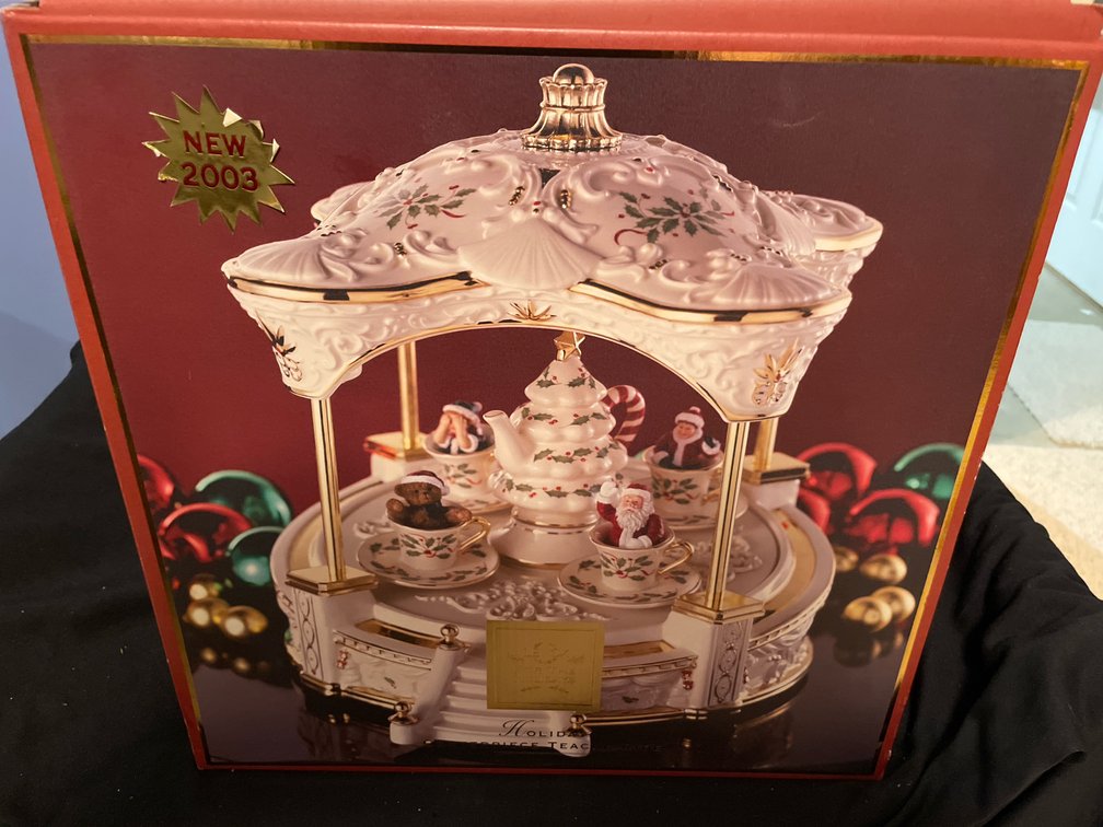 Lenox Holiday Porcelain Centerpiece Teacup Ride