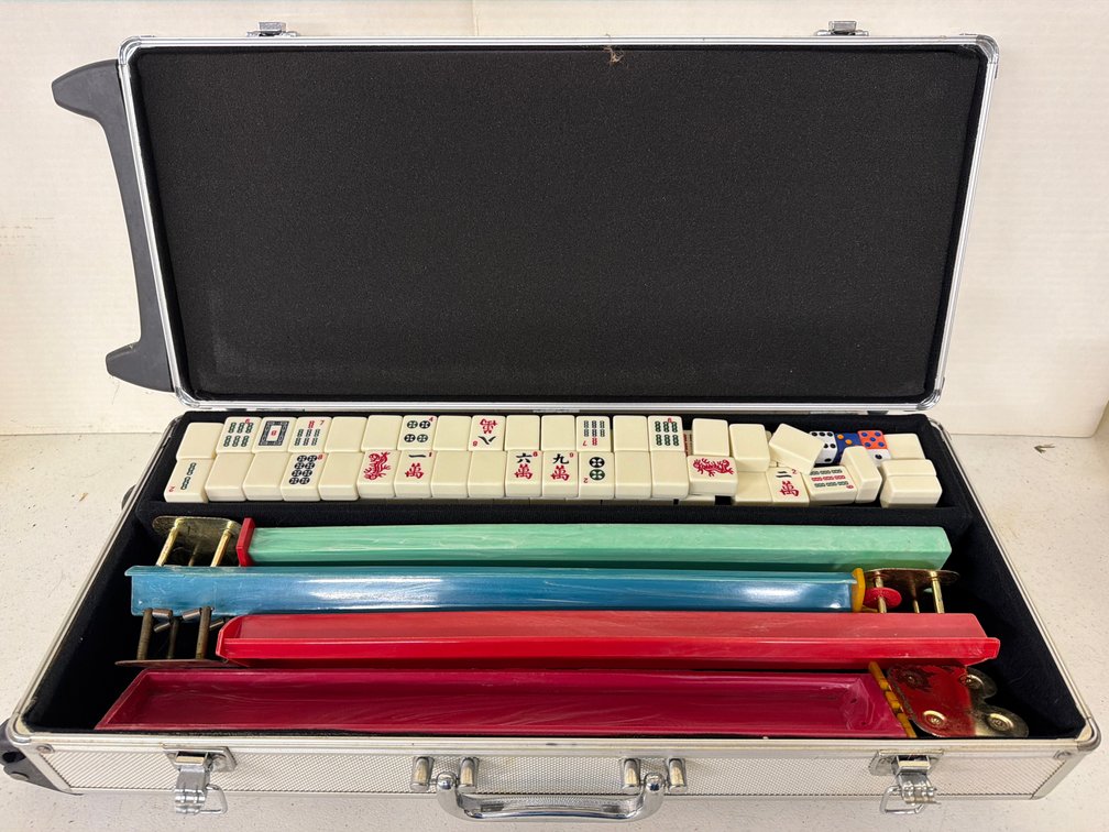 Mahjong Set in Rolling Aluminum Hard Case